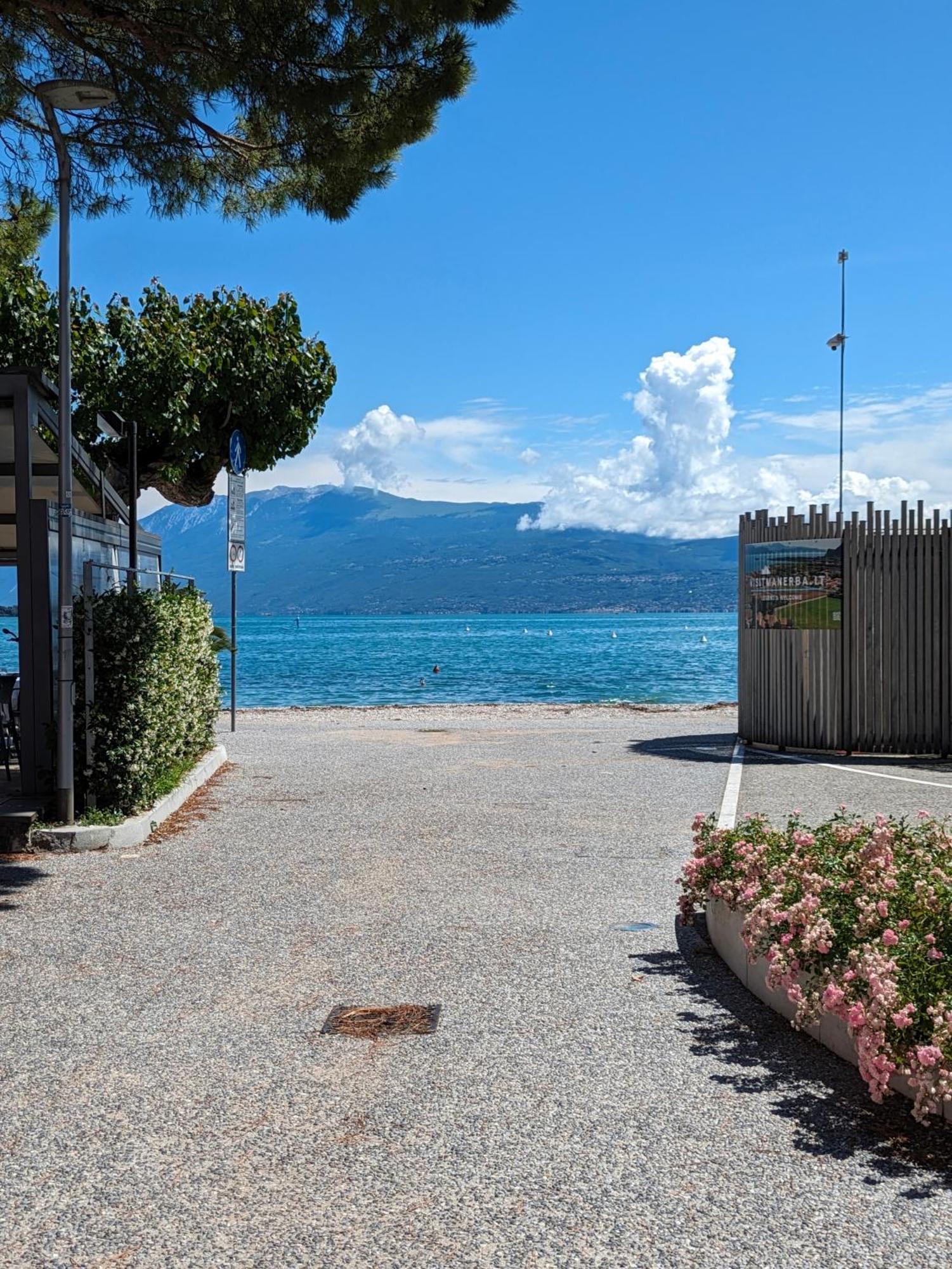 La Fenice Holiday Apartment มาแนร์บา เดล การ์ดา ห้อง รูปภาพ